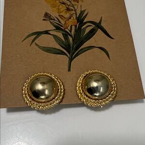 Elegant Vintage Gold-Tone Twisted Stud Earrings